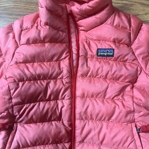 Patagonia kid jacket size 5/6 (small hole on back arm see picture) barely notice